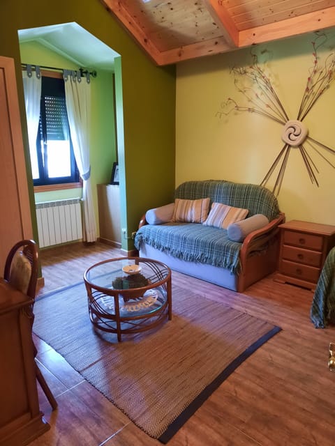 Suite | Free cribs/infant beds, bed sheets