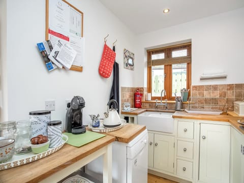 Kitchen | Candles Cottage, Cubert, near Newquay