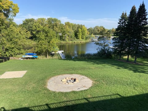 Crestwood Lodge  - remodeled house with dock & lots more on Lake Le Homme Dieu.
