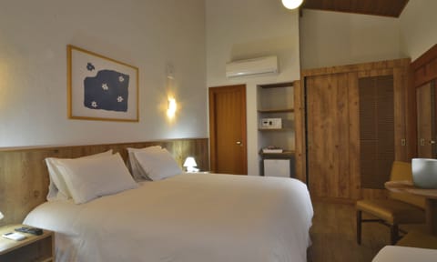 Minibar, in-room safe, blackout drapes, free WiFi