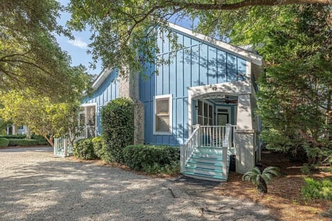 Alternate view of 12 Live Oak Place with stairs and porch