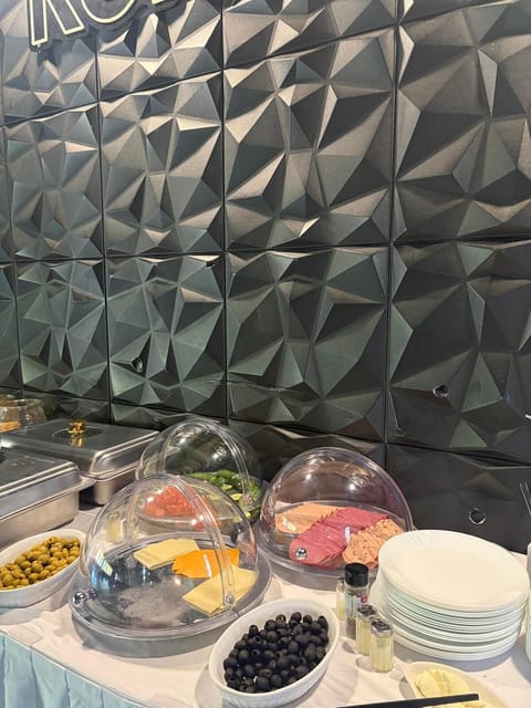 Daily buffet breakfast for a fee