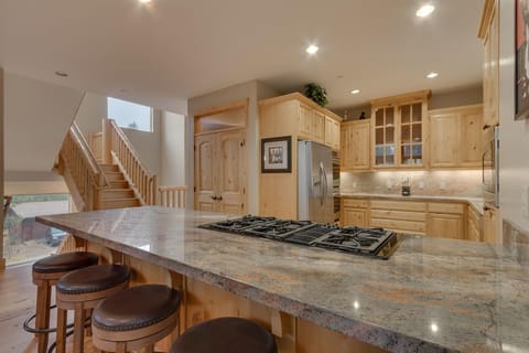 - Modern kitchen with granite counters and island  
- Stainless appliances and spacious wood cabinetry  
- Tahoe cabin rental with fully equipped kitchen