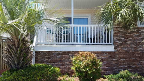 1st floor corner unit