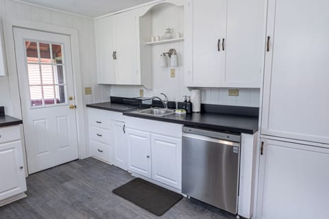 Full kitchen stocked with basic essentials 