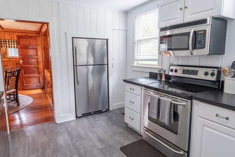 Full kitchen stocked with basic essentials 