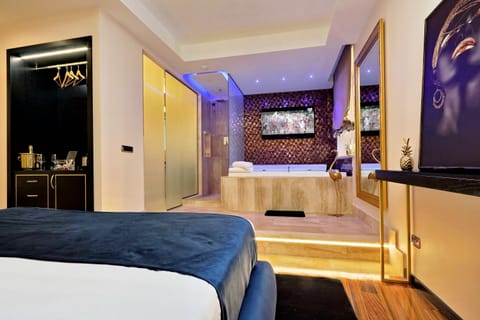 Deluxe Suite, Hot Tub | View from room