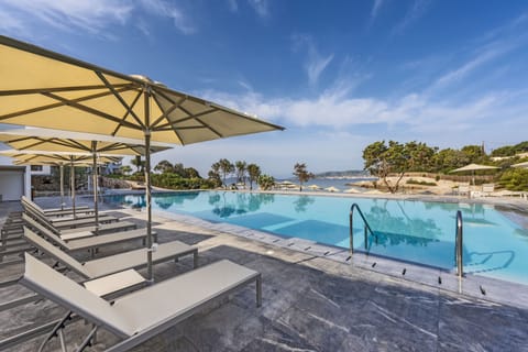 Outdoor pool, pool umbrellas, sun loungers