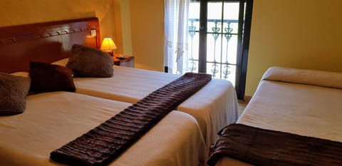 Twin Room | Blackout drapes, individually decorated, individually furnished