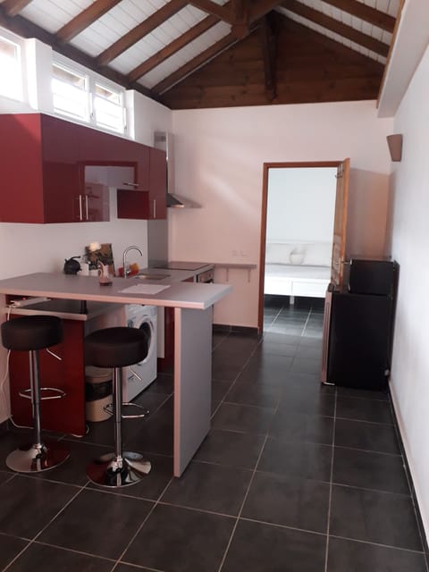 Comfort Apartment, 1 Queen Bed with Sofa bed, Garden View | In-room dining