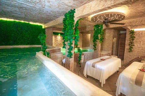 Couples treatment rooms, hot tub, steam room, body treatments