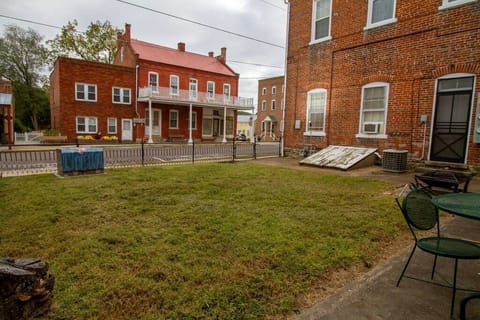 Private courtyard in beautiful downtown Hermann.