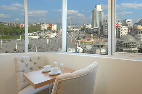 Superior Double or Twin Room | Premium bedding, minibar, in-room safe, desk