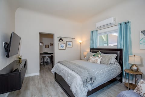 Very Nice Newly Remodeled Studio with New Floors, paint, windows etc!  Queen size bed, side tables with lamps, open air closet, sleeper Chair, AC, Large Wall mounted Cable TV, floating storage drawers, good size bathroom!