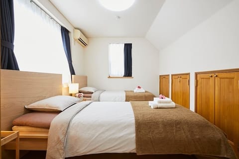 Senior villa 4BR, Shinjuku Okubo