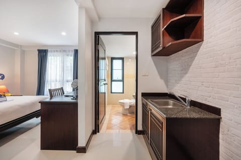 Superior Room, 1 Queen Bed | In-room safe, desk, blackout drapes, free WiFi