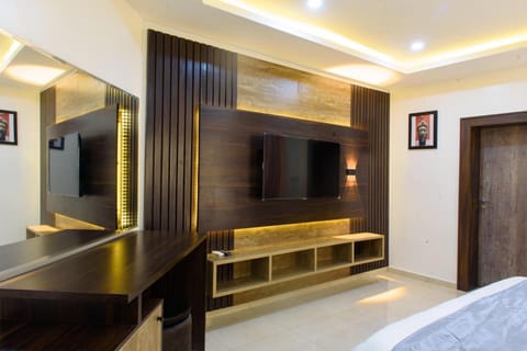 Deluxe Room | Blackout drapes, free WiFi, bed sheets