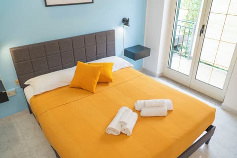 Basic Room | Desk, free WiFi, bed sheets