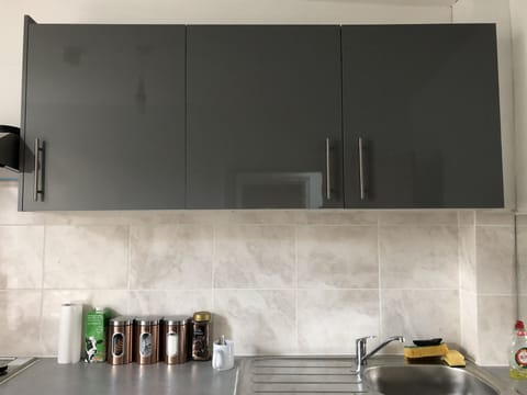 Basic Room, 1 Double Bed | Shared kitchen | Mini-fridge, microwave, toaster