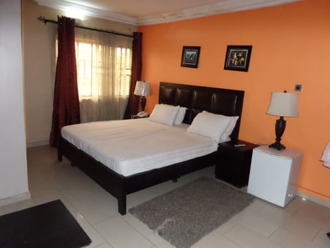 Blackout drapes, iron/ironing board, free WiFi, bed sheets