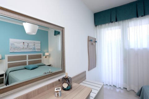 Minibar, in-room safe, desk, free WiFi