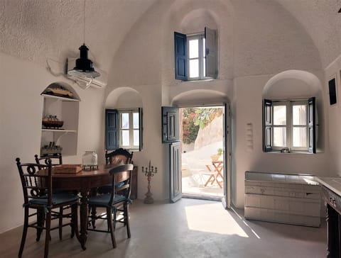 The living room
wineryhouse.com WhatsApp+306944738369
