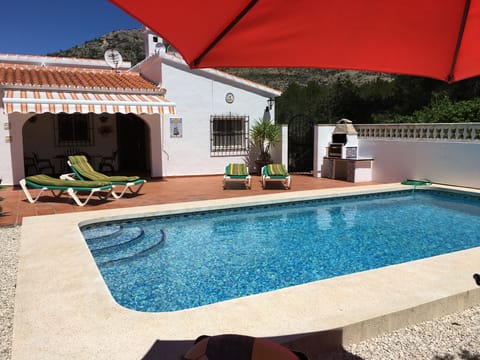 Glorious pool with shaded areas for al fresco dining