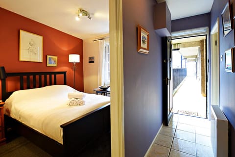 Apartment (1 Bedroom) | 1 bedroom, desk, iron/ironing board, free WiFi