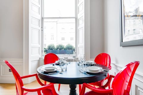 Apartment (1 Bedroom) | Private kitchen | Full-size fridge, oven, coffee/tea maker, electric kettle