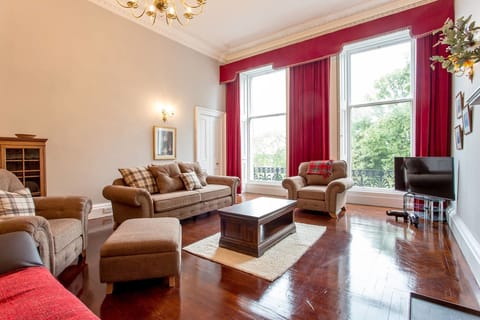 Apartment (2 Bedrooms) | Living room | 32-inch flat-screen TV with cable channels, TV