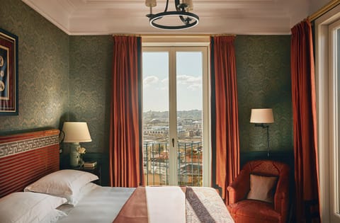 Suite (De La Ville) | Premium bedding, minibar, in-room safe, individually furnished