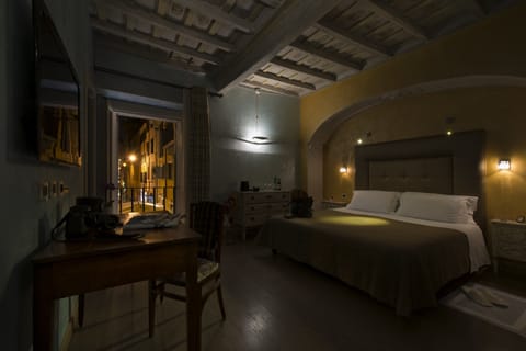 Memory foam beds, minibar, in-room safe, desk