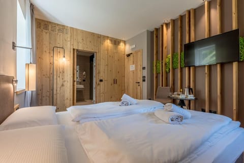 Minibar, in-room safe, free WiFi, bed sheets