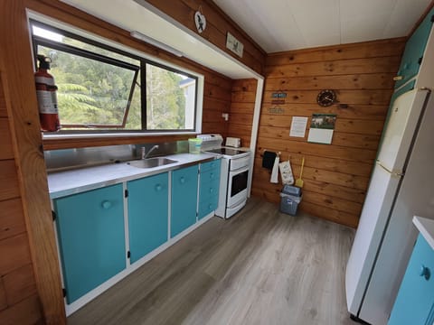 Fully equipped kitchen, with full stove and large fridge with freezer space.