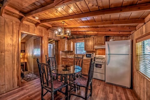 Fully stocked kitchen & dining space — cook your favorite meals or enjoy takeout from Midtown.