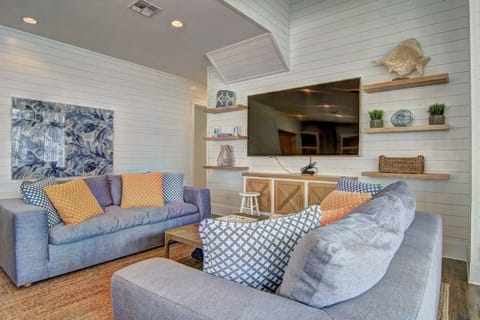 Living Area, 1st Floor