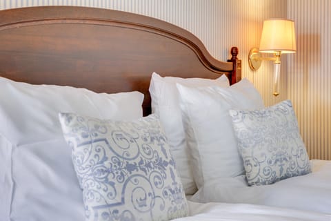 Superior Double Room, 1 Queen Bed, City View | Living area | Flat-screen TV