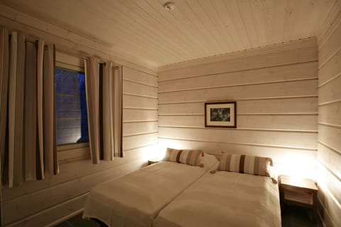 Comfort Chalet, Sauna, Courtyard View | Soundproofing, iron/ironing board, free WiFi, bed sheets