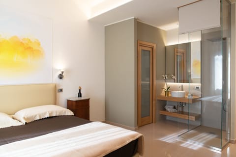 Deluxe Double Room (202) | 1 bedroom, down comforters, minibar, in-room safe