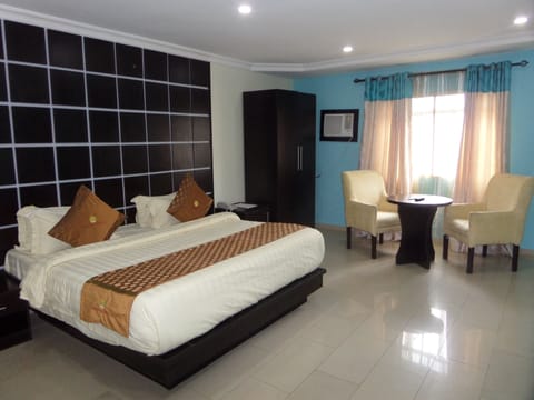 Exclusive Suite | Desk, laptop workspace, free WiFi, bed sheets