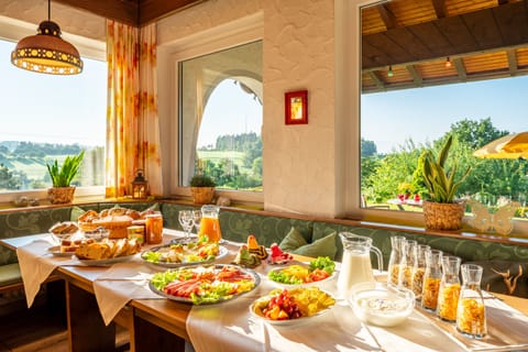 Daily buffet breakfast for a fee