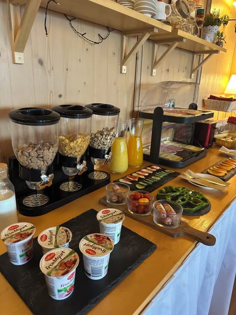 Daily buffet breakfast for a fee