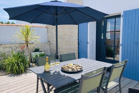 09-gite-la-cotiniere-terrasse-huitres-repas-oleron