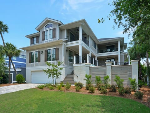 29 Pelican is a Brand New 7Br Home, Just 3 Rows Back from the Beach
