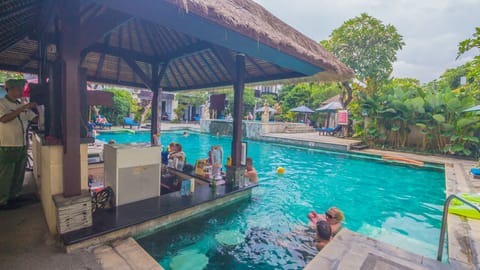 2 bars/lounges, poolside bar