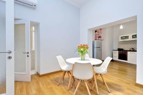 Apartment, 1 Bedroom | In-room dining