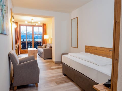 Comfort Room | In-room safe, desk, blackout drapes, soundproofing