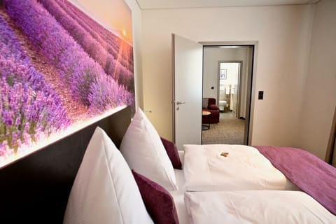 Comfort Suite | Individually decorated, individually furnished, desk, laptop workspace