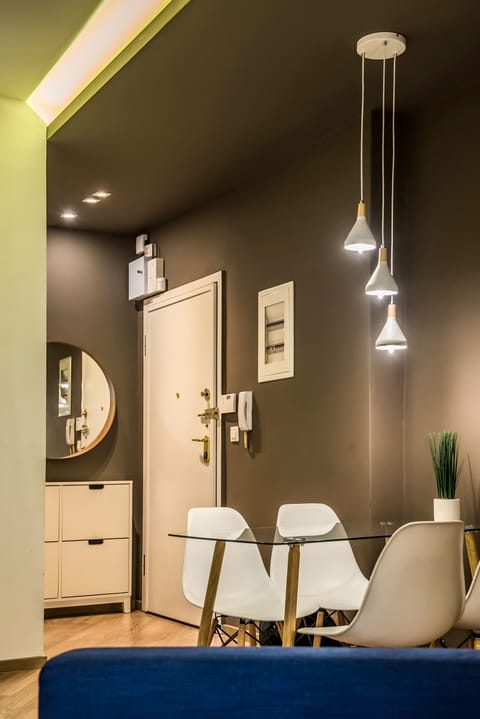 City Apartment, 2 Bedrooms | Living room | Flat-screen TV, Netflix