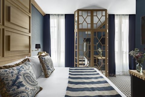 Standard Room | Minibar, in-room safe, desk, soundproofing